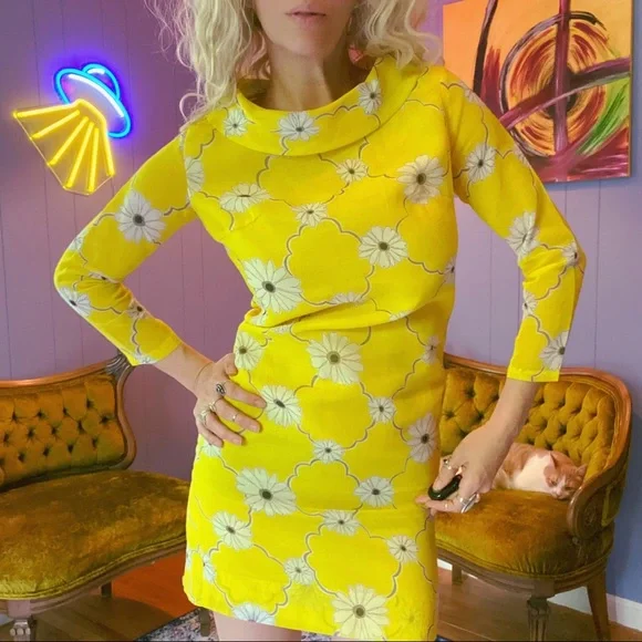 ❌SOLD🏷Vintage 1960s Flower Power mini dress - Picture 8 of 11